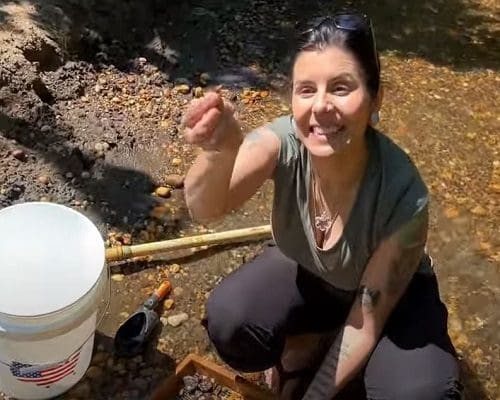 Melissa Summer Pena finding Shark Tooth